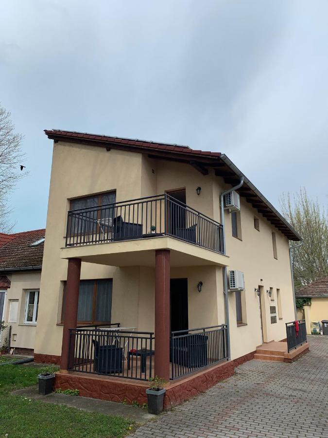 Balaton Apartmanház Siófok Exteriér fotografie